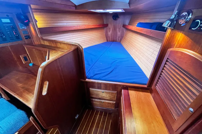 Slide: The Image of 2007 Sabre Spirit yacht interior with wooden finish and blue bedding. - 33