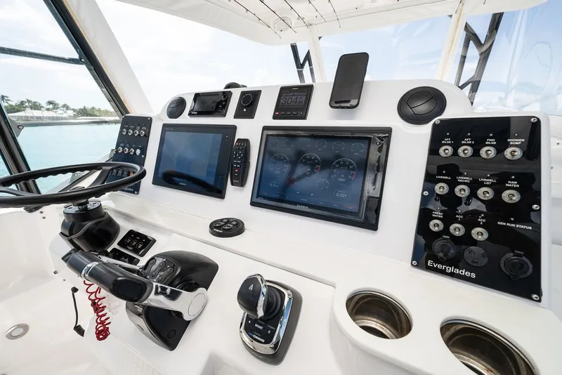 Slide: The Image of The image shows the helm of an Everglades 350LX boat with modern navigation equipment. - 29