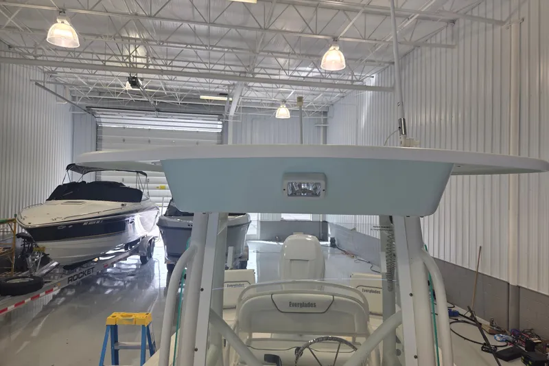 Slide: The Image of 2007 Everglades 211 Center Console boat in a storage facility with other boats. - 15