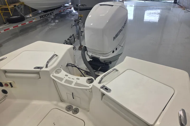Slide: The Image of 2007 Everglades 211 Center Console boat with Mercury outboard motor in a showroom. - 9