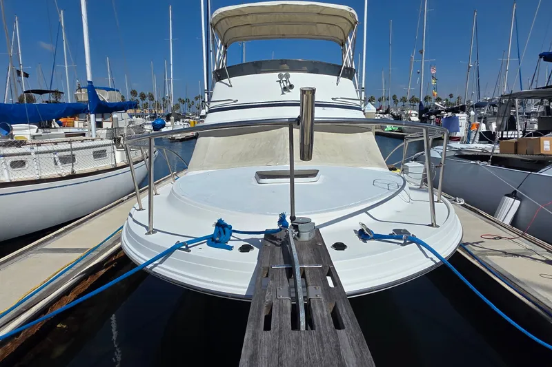 Slide: The Image of 1987 Blackfin 29 Combi Bow with anchor platform. - 14