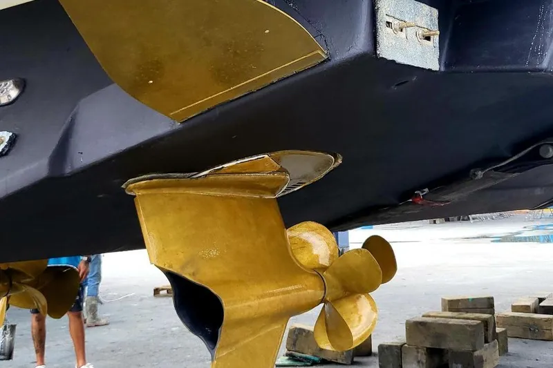 Slide: The Image of Hélice d'un bateau Formula 40 Performance Cruiser 2008. - 37