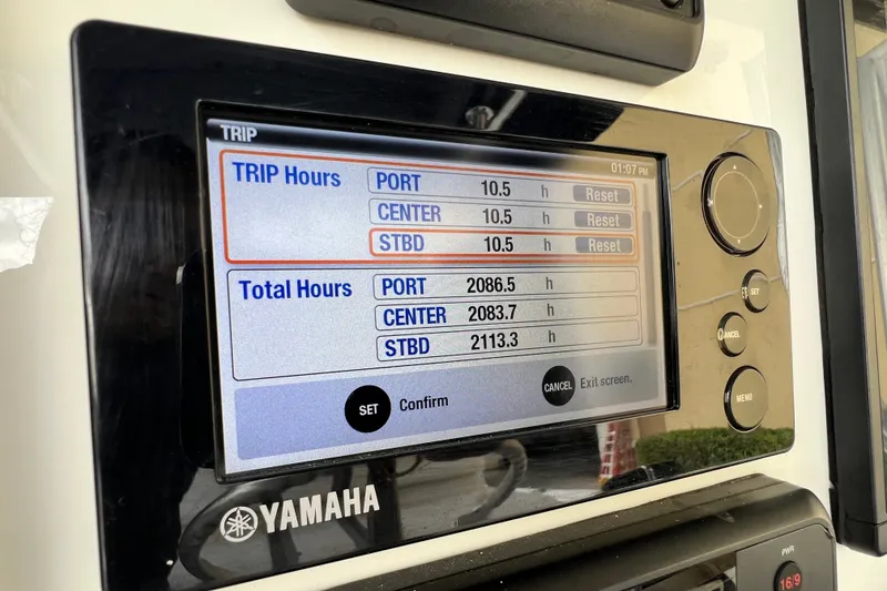 Slide: The Image of Yamaha display showing trip and total engine hours on a 2007 SeaVee 340B Open boat. - 50