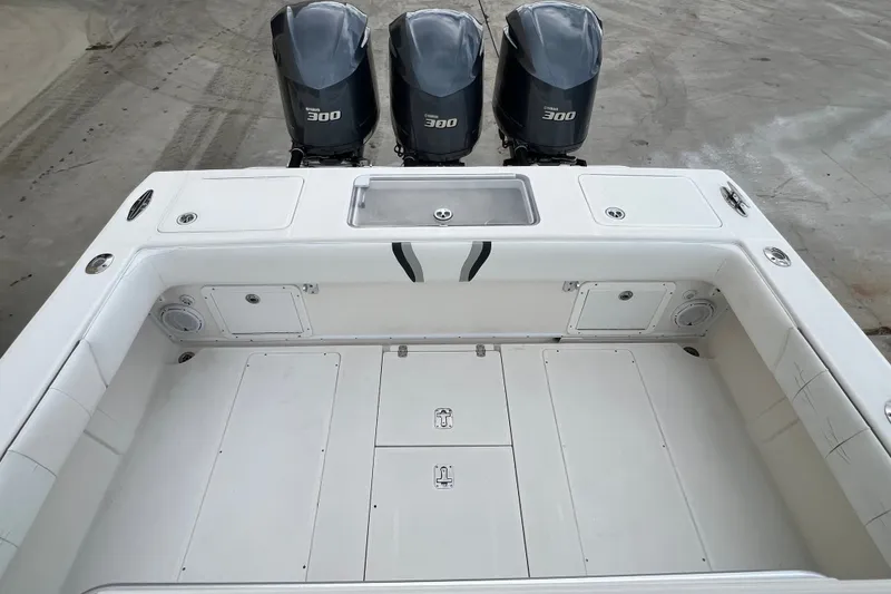 Slide: The Image of 2007 SeaVee 340B Open boat with triple Yamaha 300 engines, spacious deck view. - 106