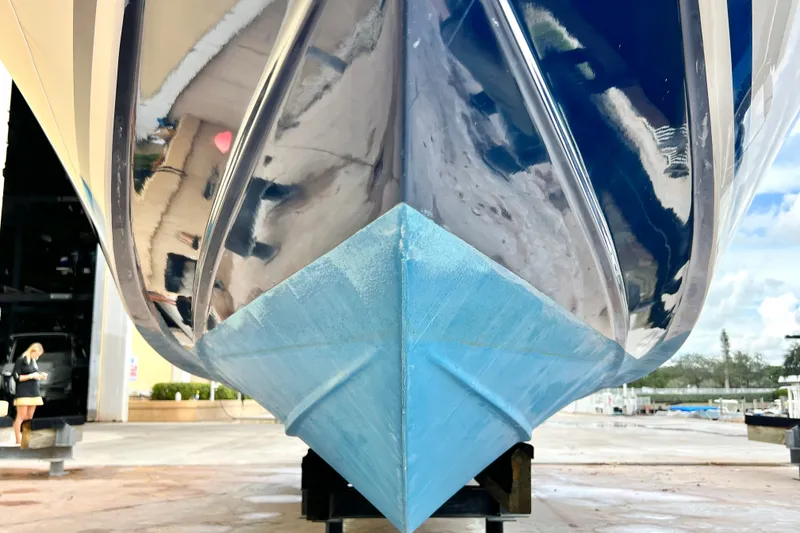 Slide: The Image of 2007 SeaVee 340B Open boat hull, reflecting surroundings, in a marina setting. - 22