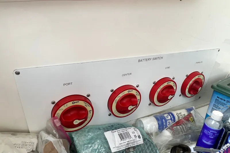 Slide: The Image of Battery switches on a 2007 SeaVee 340B Open boat, labeled for port, center, starboard, and parallel. - 84