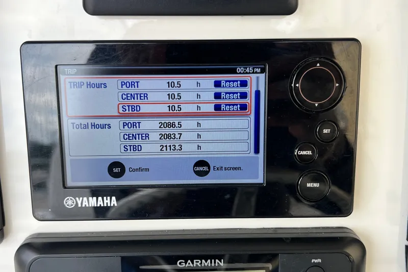 Slide: The Image of Yamaha display showing trip and total engine hours for SeaVee 340B Open, 2007 model. - 37