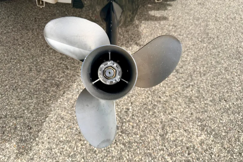 Slide: The Image of Propeller of a 2000 Sea Ray 210 Sundeck boat on a textured surface. - 18