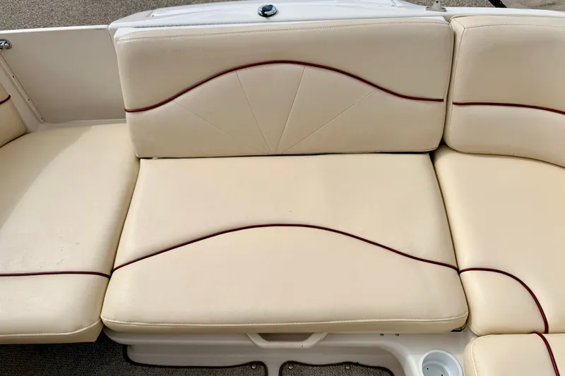 Slide: The Image of Cream leather seating on a 2000 Sea Ray 210 Sundeck boat. - 28