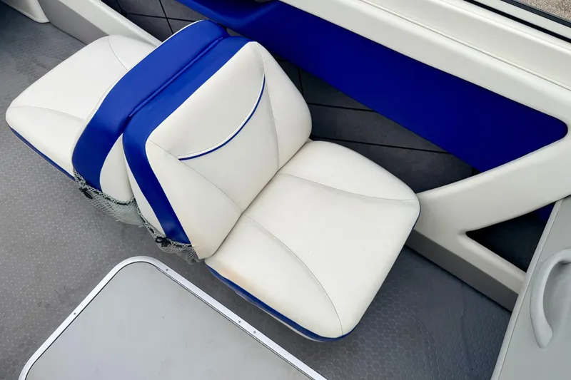 Slide: The Image of 2007 Bayliner 195 Discovery boat interior with white and blue seating. - 39