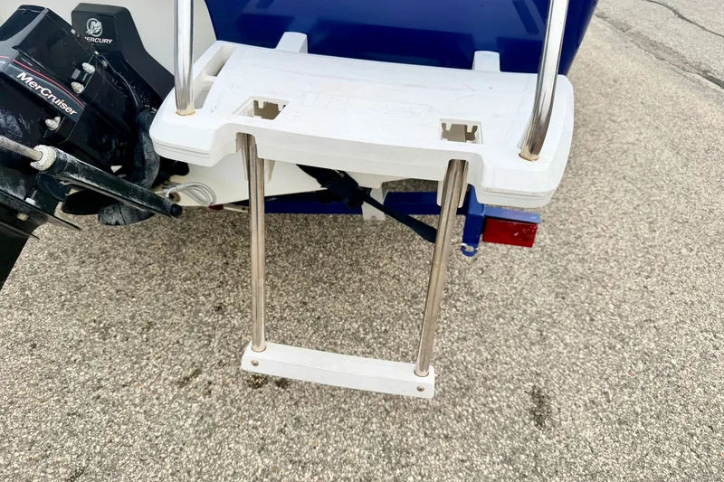 Slide: The Image of Rear view of a 2007 Bayliner 195 Discovery boat with ladder and MerCruiser engine. - 18