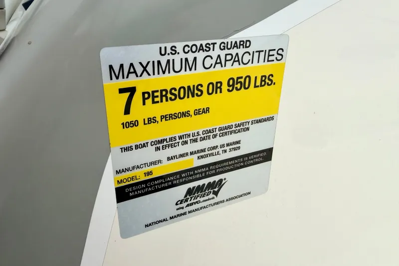 Slide: The Image of Bayliner 195 Discovery 2007 capacity label, 7 persons or 950 lbs, U.S. Coast Guard compliant. - 35