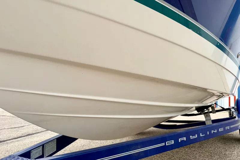 Slide: The Image of 2007 Bayliner 195 Discovery boat on trailer, close-up of hull design. - 53