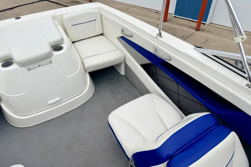 Slide: The Image of 2007 Bayliner 195 Discovery boat interior with white and blue seating. - 51