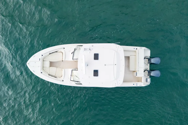 Slide: The Image of Luftaufnahme eines Grady-White Freedom 335 Bootes von 2015 auf ruhigem Wasser. - 9