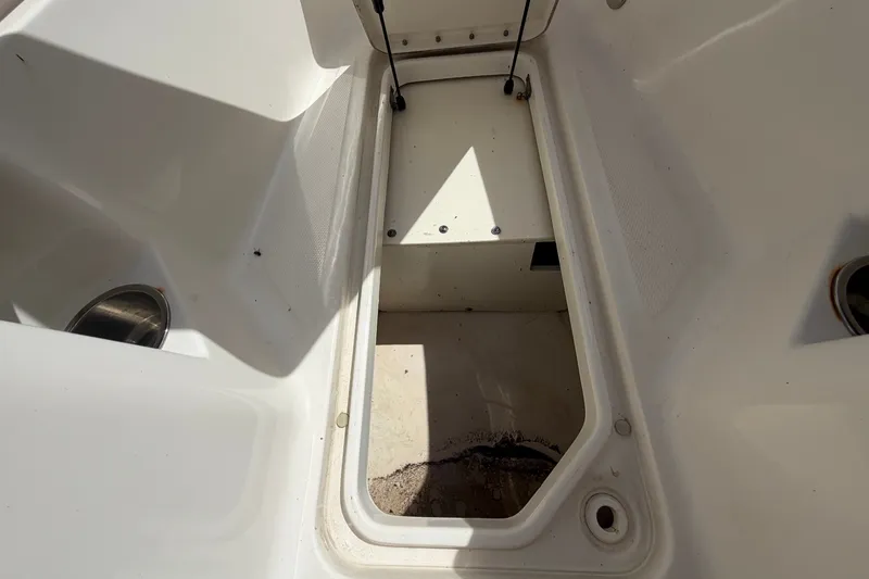 Slide: The Image of Sea Ray 240 Sundeck 2014 - 51