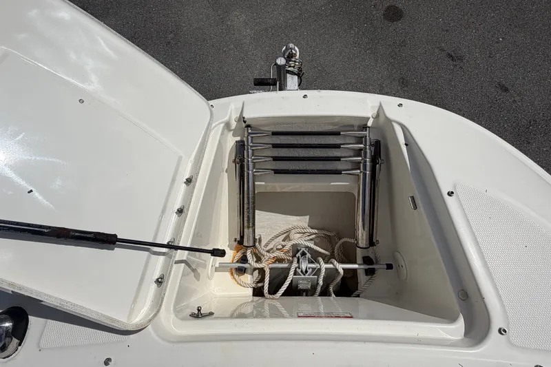 Slide: The Image of Sea Ray 240 Sundeck 2014 - 60