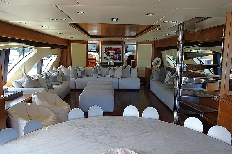 Slide: The Image of Interni lussuosi dello yacht Azimut 100 Leonardo, anno 2010. - 8