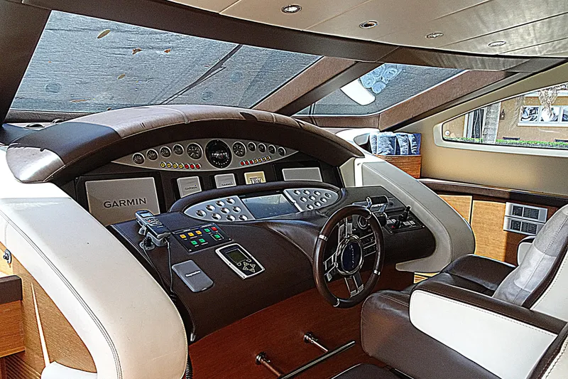 Slide: The Image of Innenansicht des Azimut 100 Leonardo Cockpits, Baujahr 2010. - 21