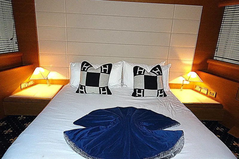 Slide: The Image of Chambre luxueuse sur yacht Azimut 100 Leonardo, année 2010. - 34
