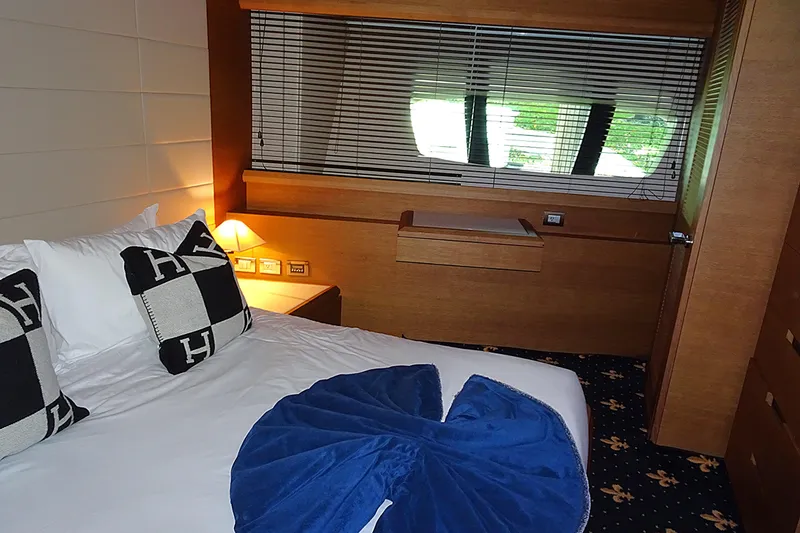 Slide: The Image of Luxe cabine op Azimut 100 Leonardo jacht, bouwjaar 2010. - 31