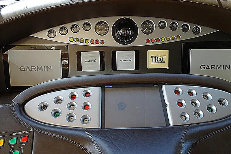 Slide: The Image of Steuerkonsole der Azimut 100 Leonardo Yacht, Baujahr 2010. - 24