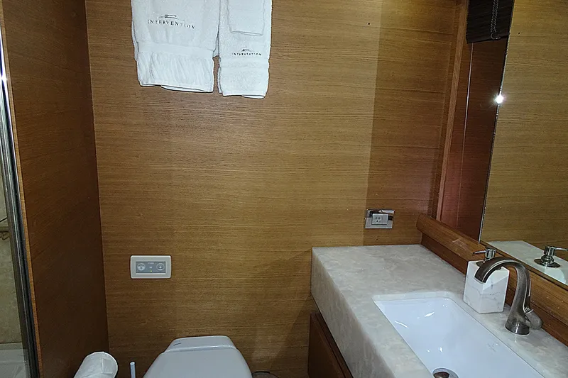 Slide: The Image of Luxuriöses Badezimmer auf Azimut 100 Leonardo Yacht, 2010 Modell. - 29