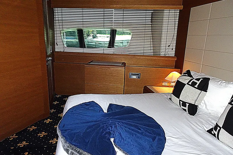 Slide: The Image of Cabina lussuosa su yacht Azimut 100 Leonardo, anno 2010. - 33
