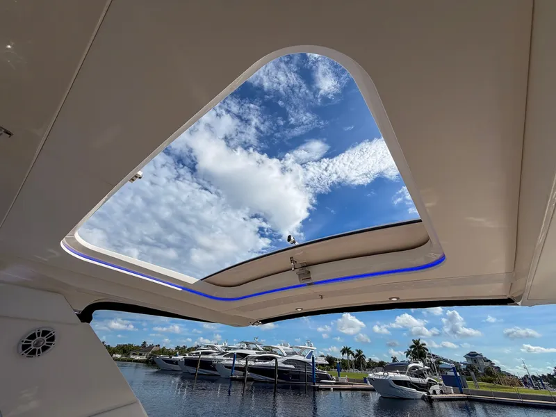 Slide: The Image of Sea Ray SLX 400 Outboard 2019 - 24
