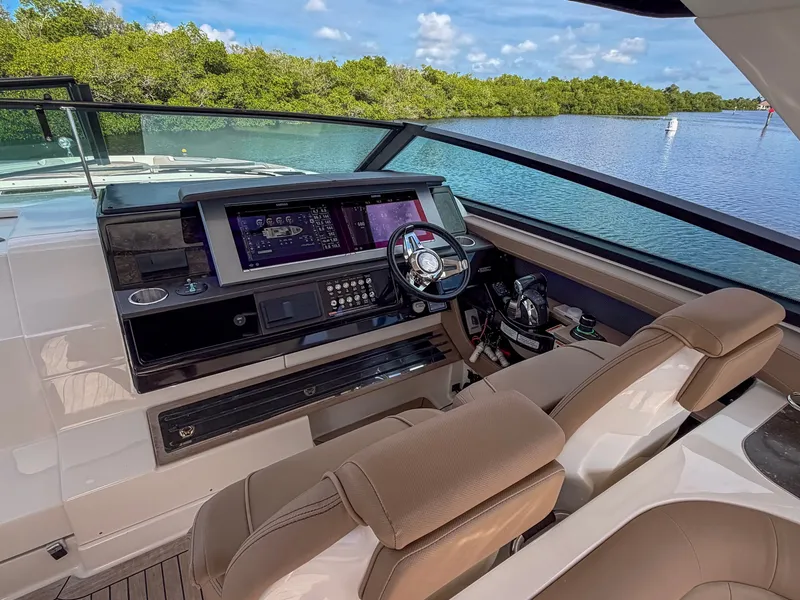 Slide: The Image of Sea Ray SLX 400 Outboard 2019 - 17