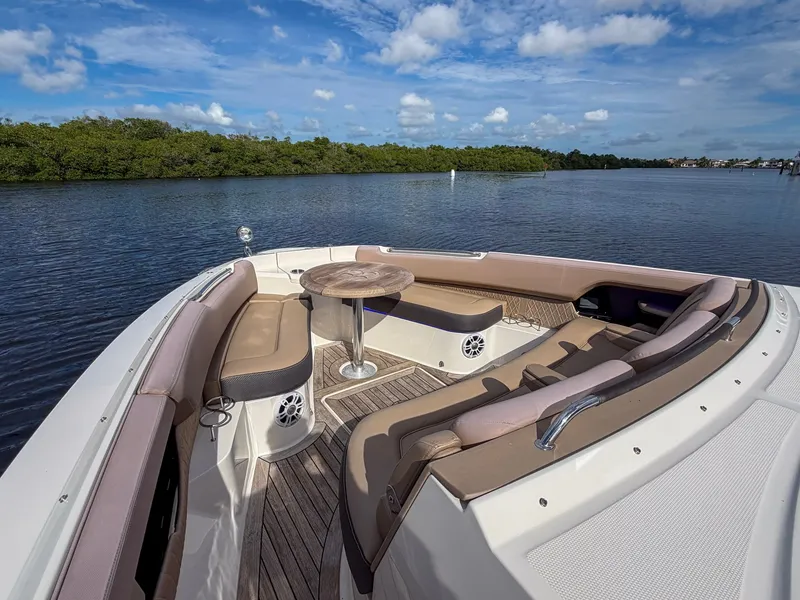 Slide: The Image of Sea Ray SLX 400 Outboard 2019 - 25