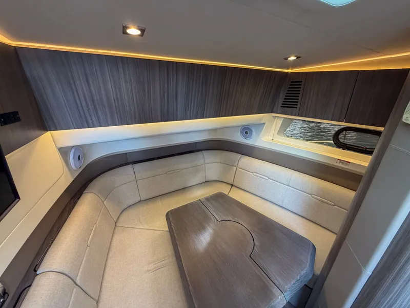 Slide: The Image of Sea Ray SLX 400 Outboard 2019 - 31