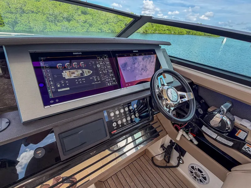 Slide: The Image of Sea Ray SLX 400 Outboard 2019 - 20