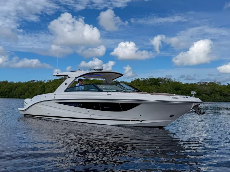 Slide: The Image of Sea Ray SLX 400 Outboard 2019 - 39