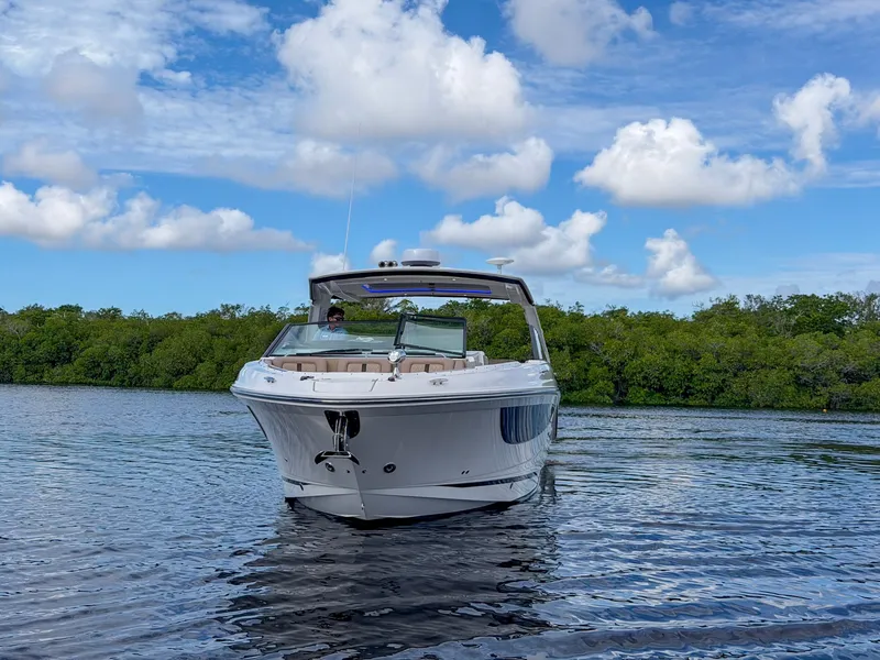 Slide: The Image of Sea Ray SLX 400 Outboard 2019 - 40