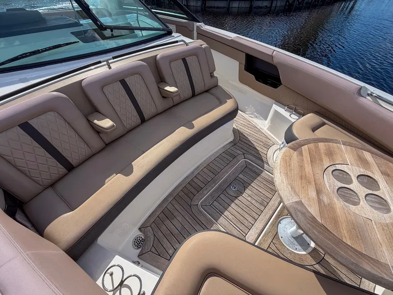 Slide: The Image of Sea Ray SLX 400 Outboard 2019 - 29