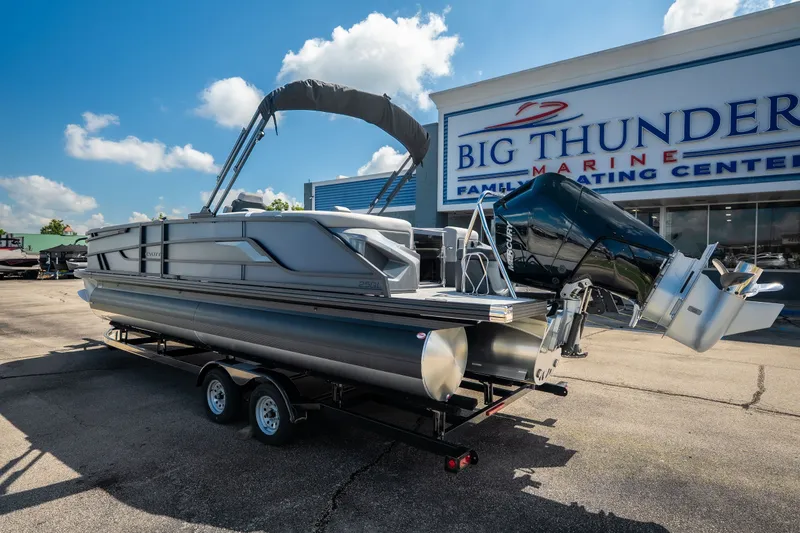 Slide: The Image of 2026 Evotti 725QL pontoon boat at Big Thunder Marine dealership, featuring a powerful outboard motor. - 15