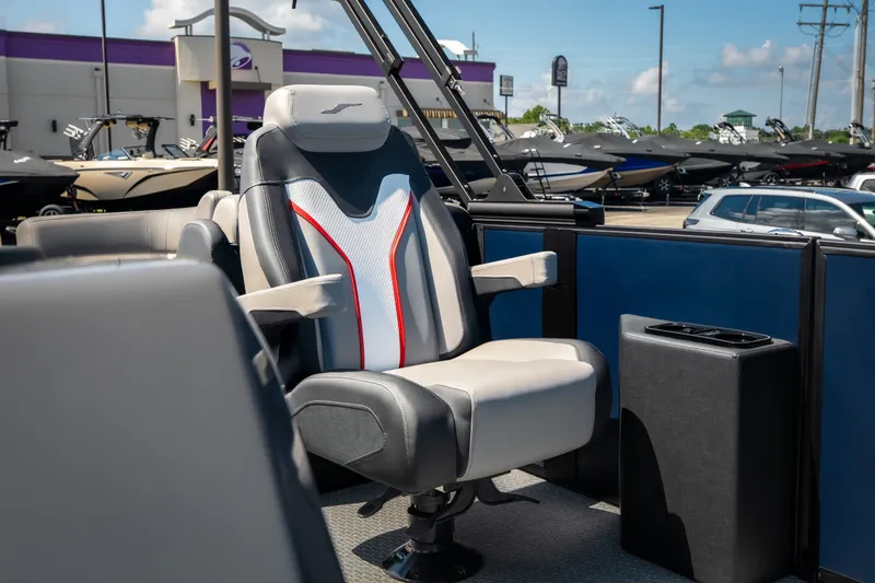 Slide: The Image of Luxury boat seat on Evotti 725QL, 2026 model, in a showroom setting. - 35