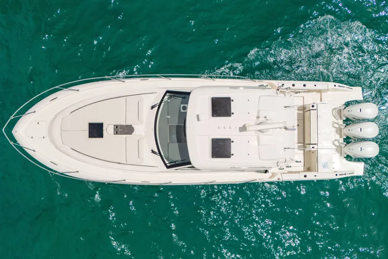 Slide: The Image of Top view of 2025 Pursuit OS 405 Offshore boat on clear blue water. - 10