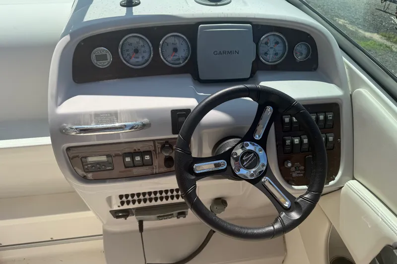Slide: The Image of 2007 Chaparral 275 SSi boat dashboard with steering wheel and Garmin navigation system. - 11