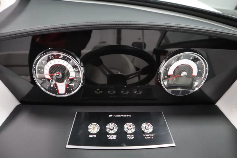 Slide: The Image of Dashboard van Four Winns H1 boot, bouwjaar 2026. - 19