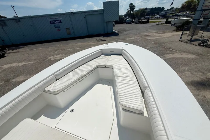 Slide: The Image of 2007 Regulator 29 Forward Seating boat with spacious white cushioned seating area. - 23