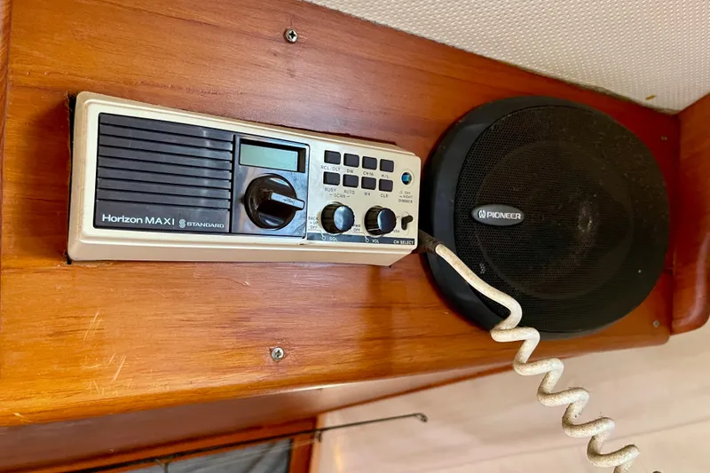 Slide: The Image of Vintage Horizon MAXI radio and Pioneer speaker on CHB 42, 1985 model boat. - 32