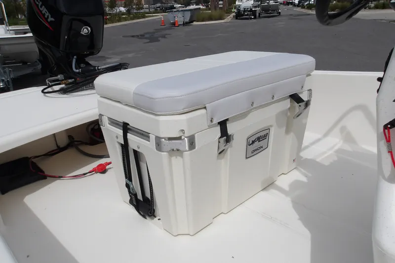 Slide: The Image of 2027 Mako Pro Skiff 15 CC boat with cushioned cooler seat and Mercury engine. - 6
