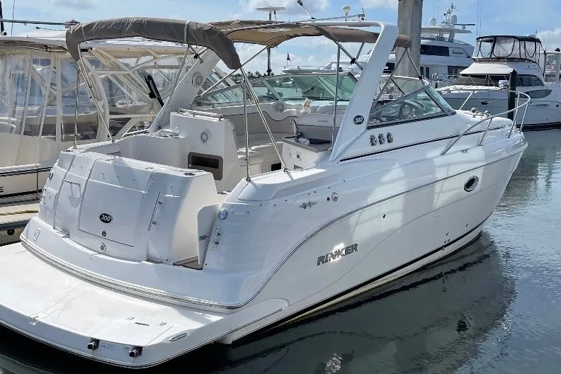 The Image of Rinker 300 Express Cruiser 2009 - undefined