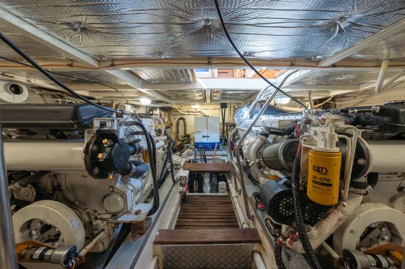 Slide: The Image of 1992 Grand Banks 42’ Classic “LIZZIE” Offered by Northstar Yacht Sales - Please Contact: Chris Carney, CPYB at 401-633-2070 - 38