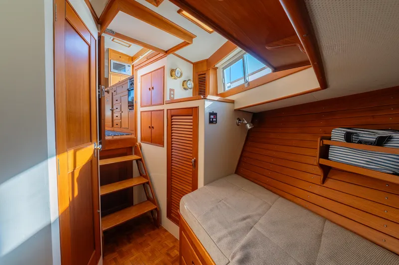 Slide: The Image of 1992 Grand Banks 42’ Classic “LIZZIE” Offered by Northstar Yacht Sales - Please Contact: Chris Carney, CPYB at 401-633-2070 - 27