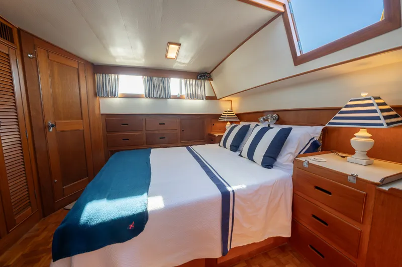 Slide: The Image of 1992 Grand Banks 42’ Classic “LIZZIE” Offered by Northstar Yacht Sales - Please Contact: Chris Carney, CPYB at 401-633-2070 - 33