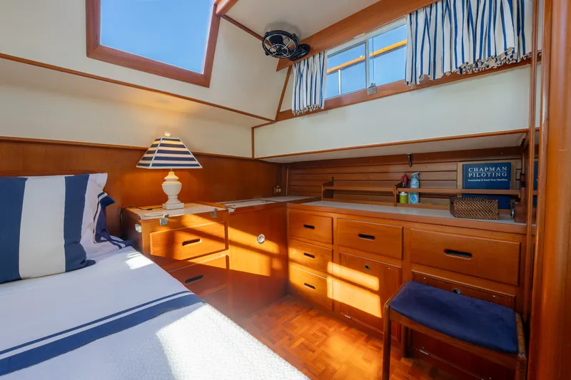 Slide: The Image of 1992 Grand Banks 42’ Classic “LIZZIE” Offered by Northstar Yacht Sales - Please Contact: Chris Carney, CPYB at 401-633-2070 - 32