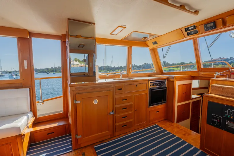 Slide: The Image of 1992 Grand Banks 42’ Classic “LIZZIE” Offered by Northstar Yacht Sales - Please Contact: Chris Carney, CPYB at 401-633-2070 - 24